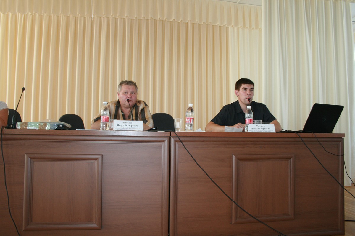 Ведущие семинара В.Ю.Матвеев и И.В.Ванюков